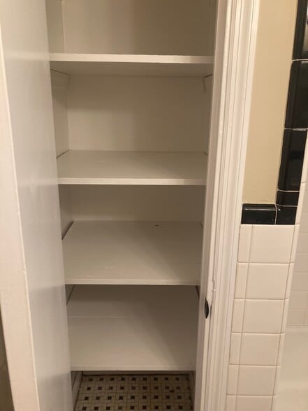 Building Photo - 1034 N PIERCE AVE