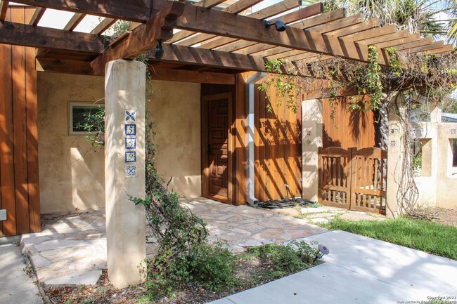 Building Photo - 539 Woodcrest Dr