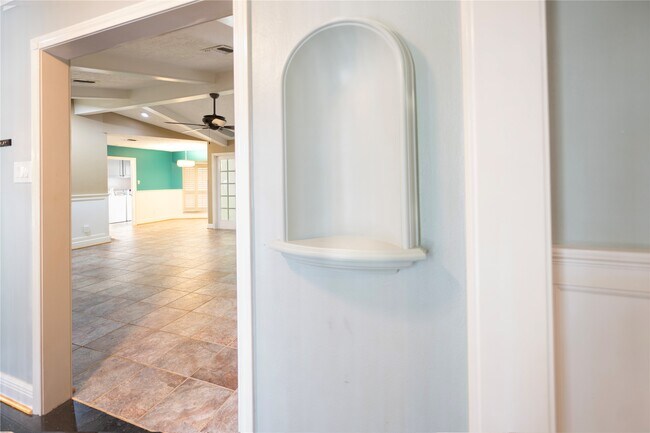 Building Photo - 7546 Maple Tree Dr