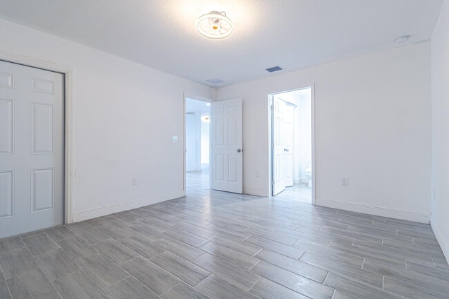 Building Photo - 163 W Blue Heron Blvd