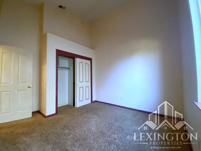 Building Photo - Beautiful, Spacious, 3-Bed 2-Bath Home available in Roseville!