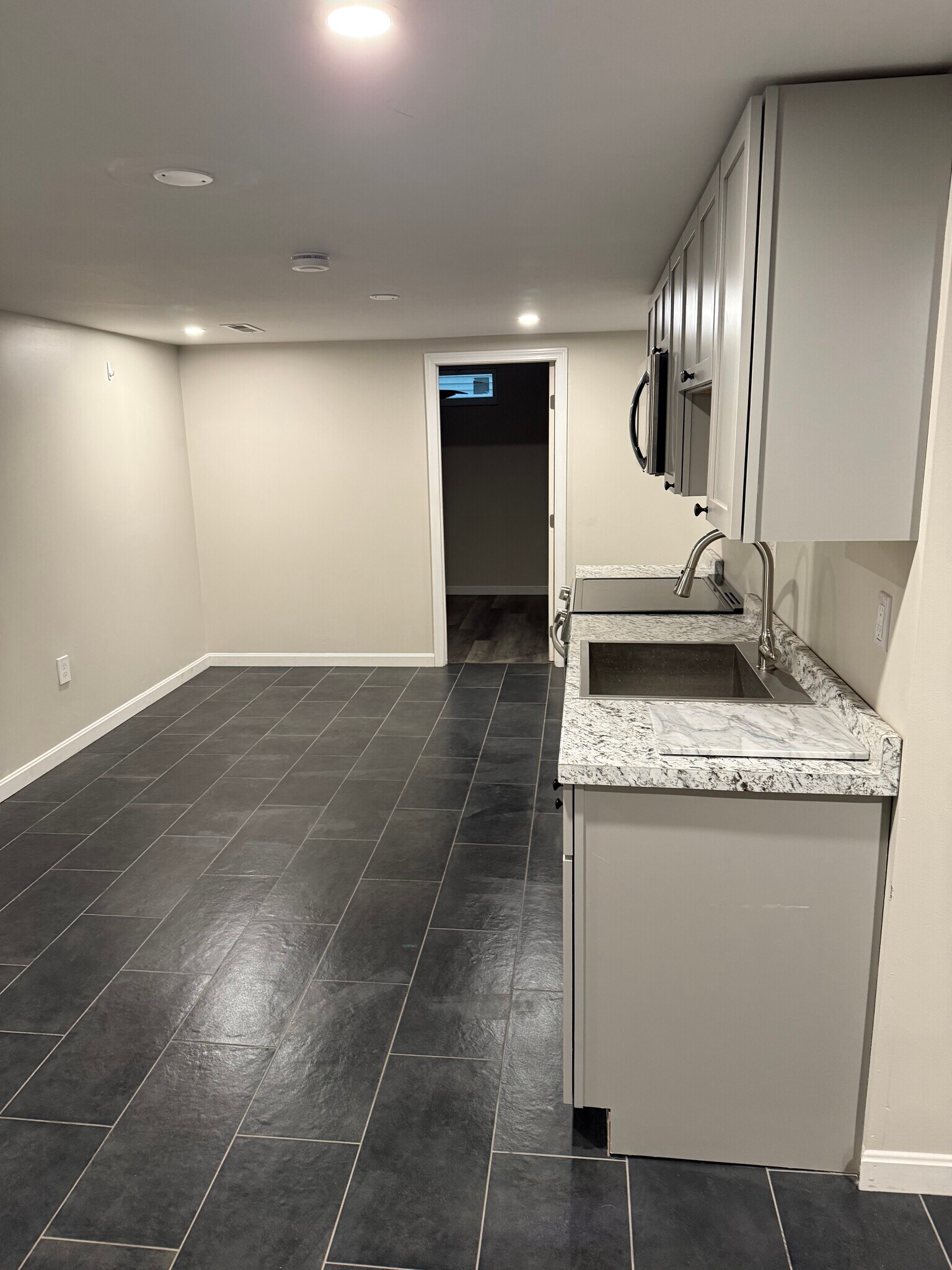 Building Photo - 28 Nagle St