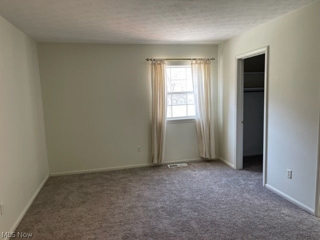 Building Photo - 6960 Carriage Hill Dr