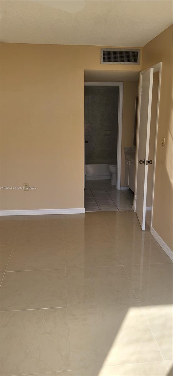 Building Photo - 1300 NE Miami Gardens Dr