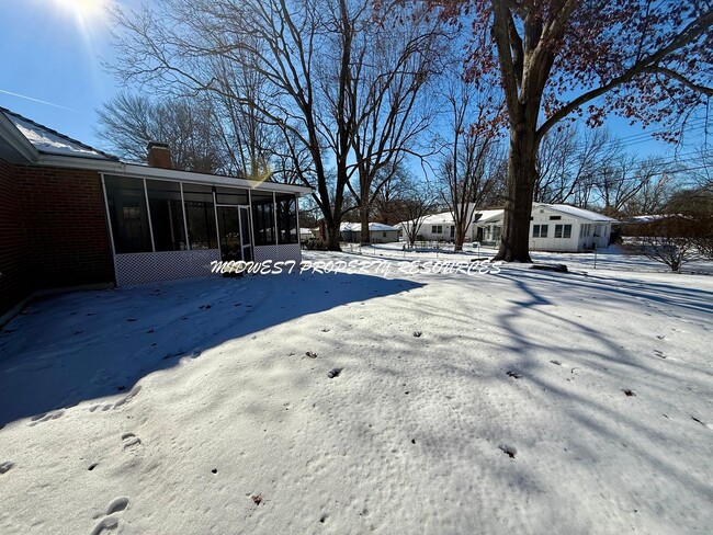 Building Photo - Charming Brick Ranch in Lee’s Summit