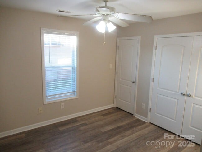 Building Photo - 406 S Flint St