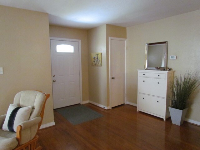 Building Photo - 1709 Gardenia Dr