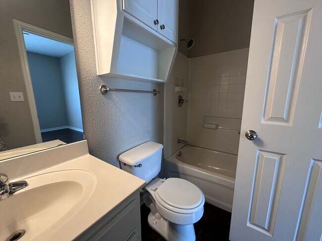 Building Photo - 1901 S 15th St