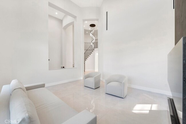 Building Photo - 20151 Vía Medici