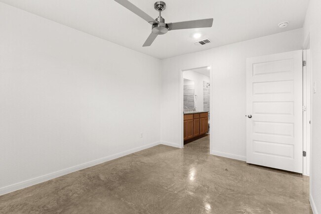 Building Photo - 912 Cherry Laurel Ln