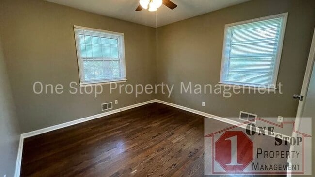 Building Photo - Beautiful 3 Bedroom/ 1.5 Bathroom Home in ...