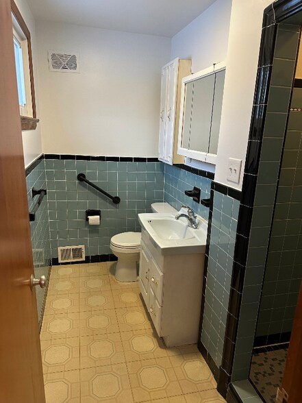 Building Photo - 1090 Wilson Ave