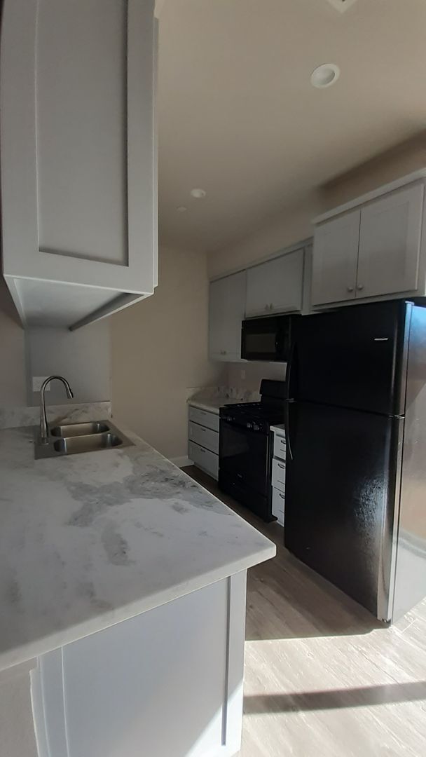 Primary Photo - 587 Oakwood Ln