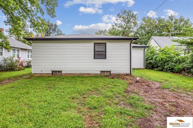 Building Photo - 2 bedroom 2 bath home