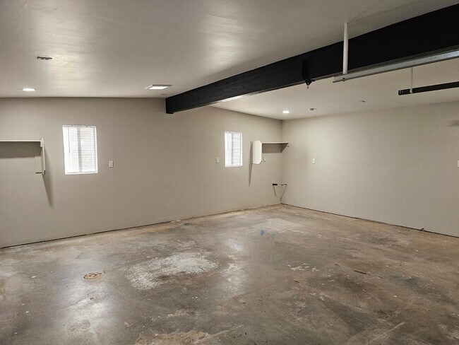 Building Photo - 8702 W Pinnacle Peak Rd