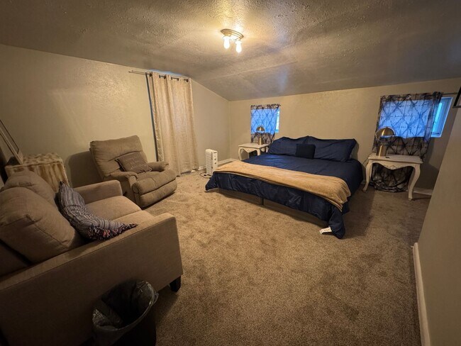 Building Photo - 1513 1st St W