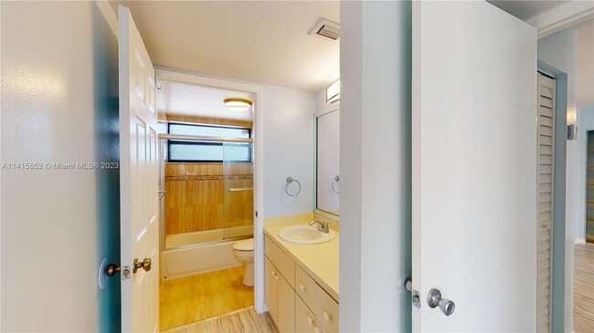 Building Photo - 6830 Indian Creek Dr