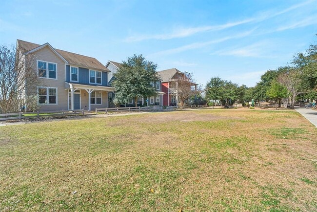 Building Photo - 2068 Herzog