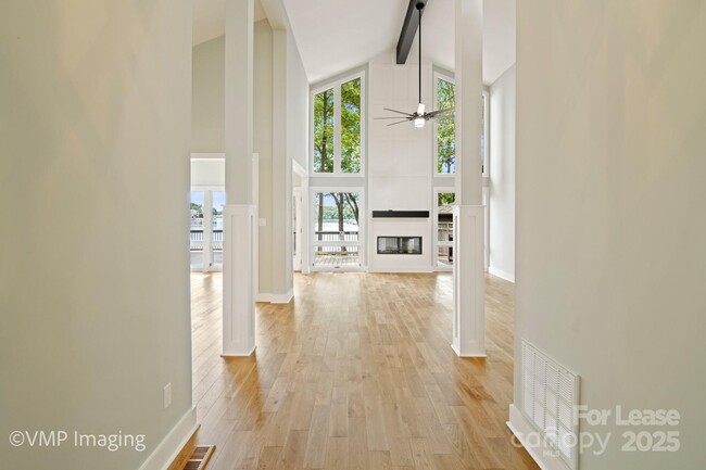 Building Photo - 449 Windward Dr