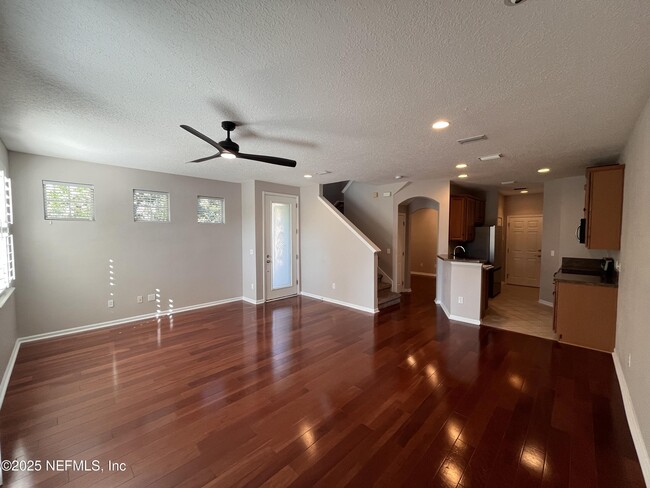 Building Photo - 3875 Buckthorne Dr