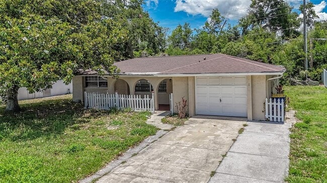 Building Photo - 7911 Foxwood Dr