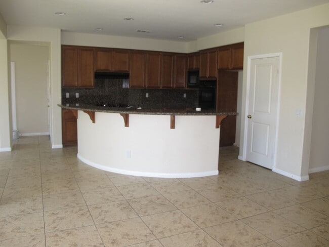 Building Photo - Four Bedroom Three Bathroom Home in the Ha...