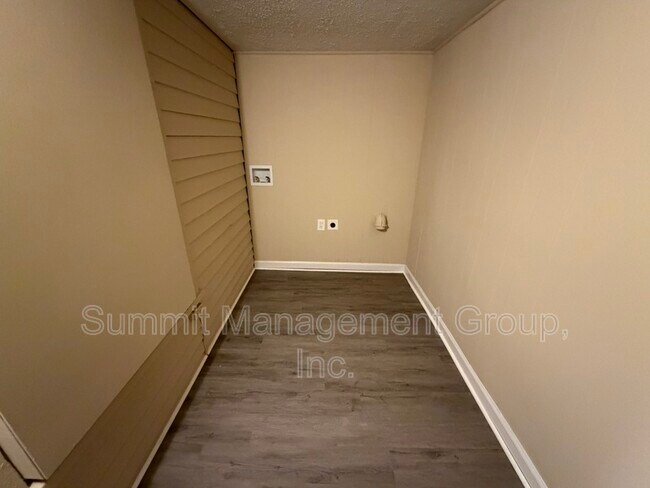 Building Photo - 34 Ivy St