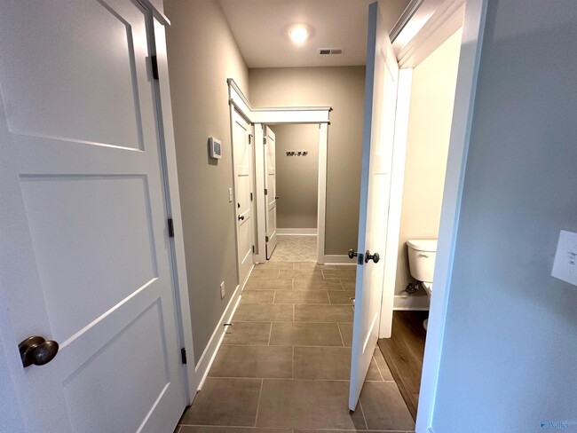 Building Photo - 8105 Goose Ridge Dr SE