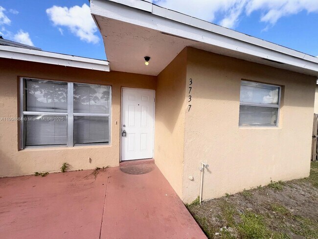 Building Photo - 3737 Mil-Lake Cir