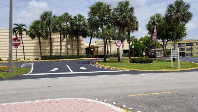 Building Photo - 8510 Sunrise Lakes Blvd