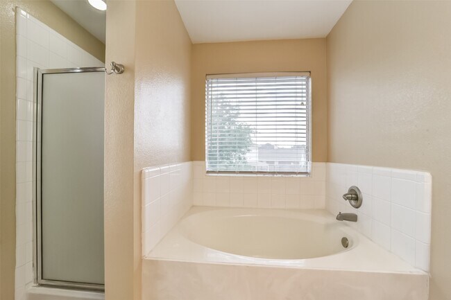 Building Photo - 3818 Brook Garden Ln