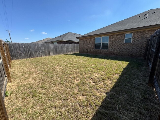 Building Photo - 506 Sladecek Dr