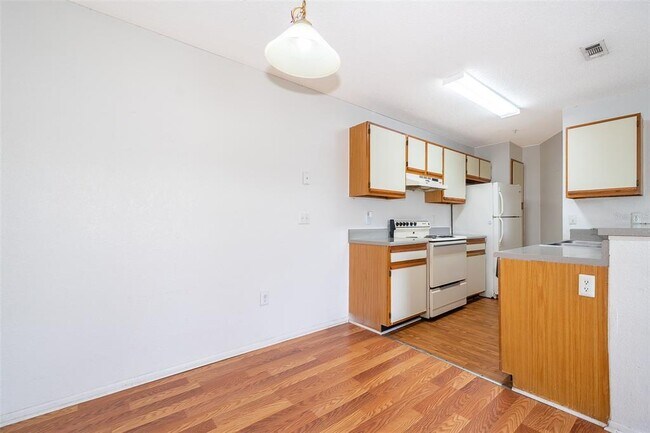 Building Photo - 627 Dory Ln