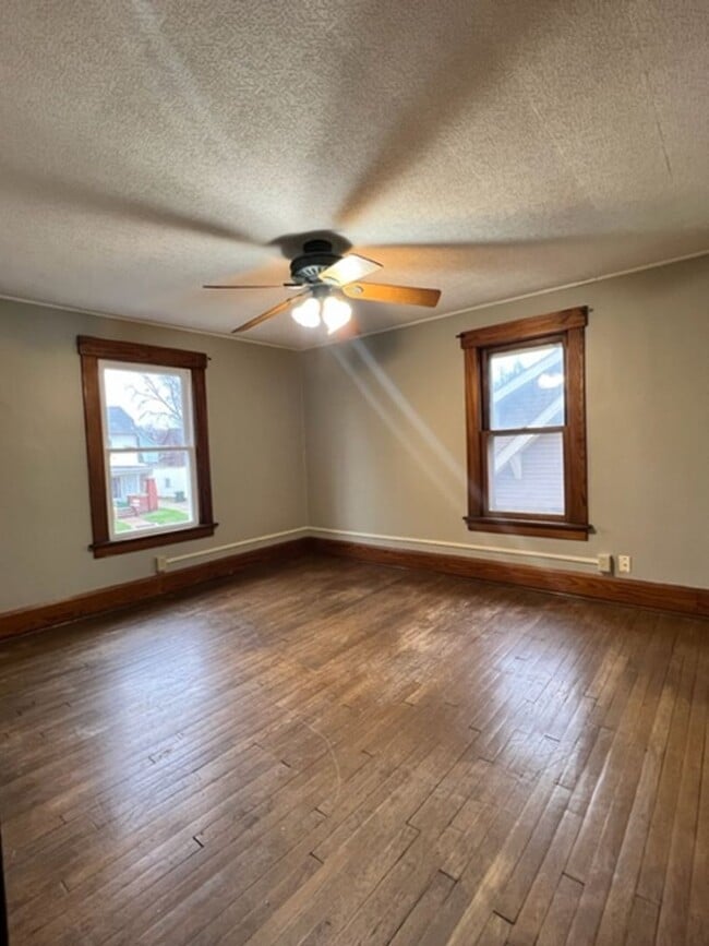 Building Photo - Very spacious 3 bedroom home for rent - Ca...