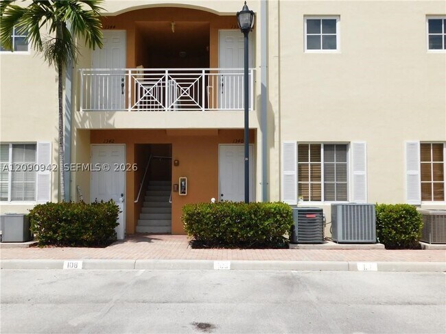 Building Photo - 1338 SW 3rd Ct