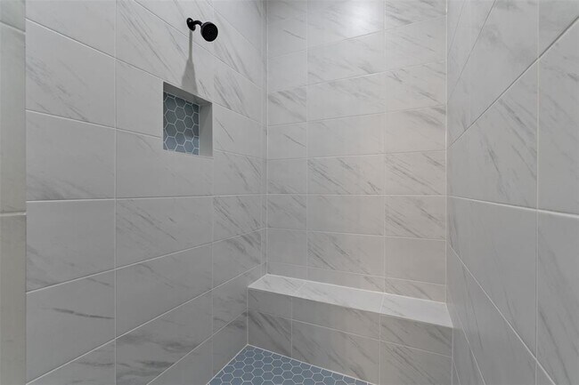 Building Photo - 15109 Paradise Ct