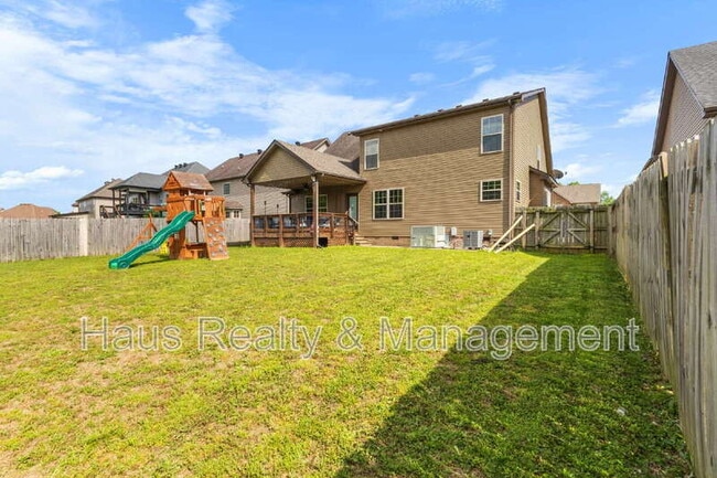 Building Photo - 752 Cavalier Dr