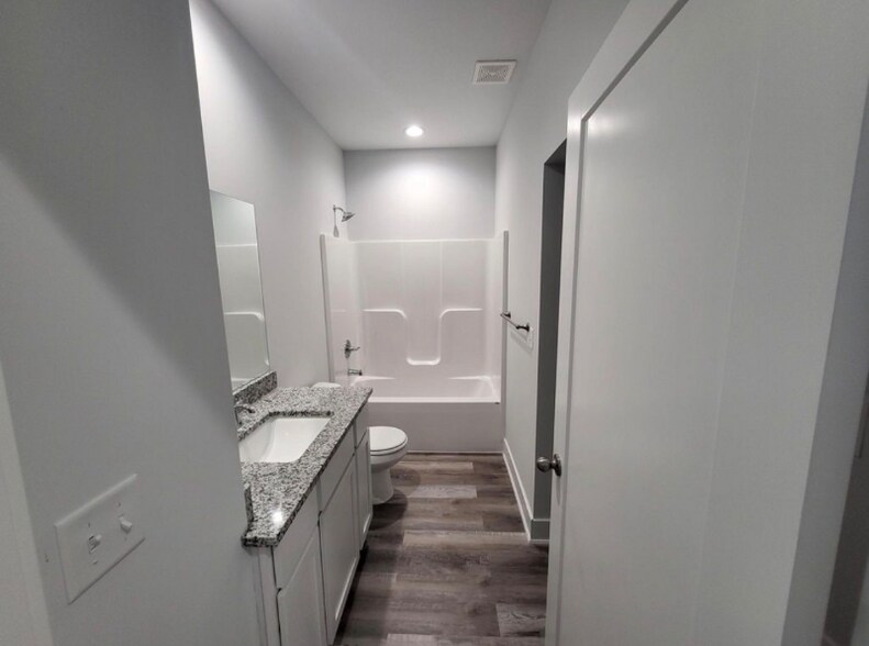 Building Photo - 5450 N Colburn Ct