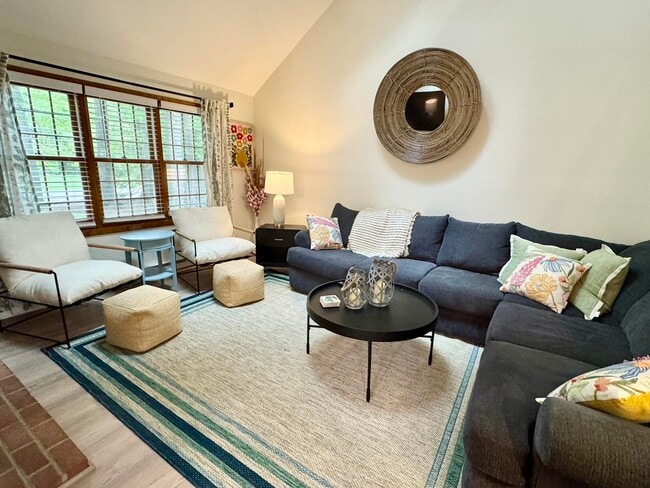 Building Photo - 20 Golf View