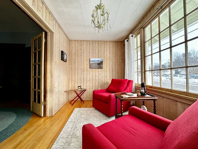 Building Photo - FURNISHED RENTAL: Vintage Chic Haven in St...