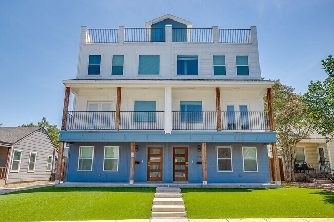 Building Photo - 3227 McCart Ave