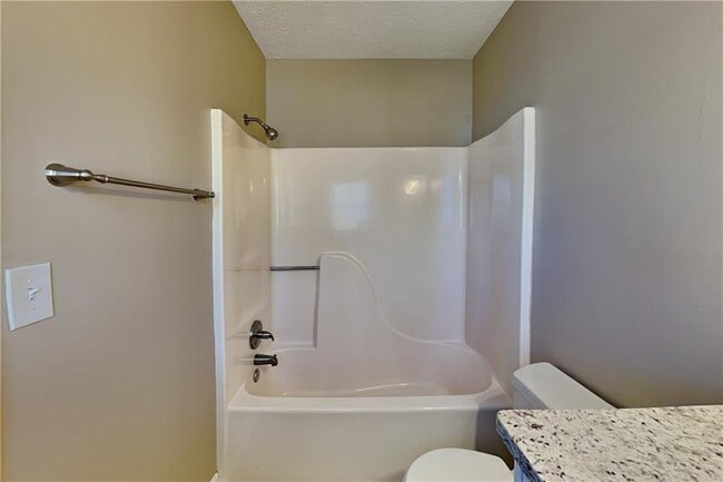 Building Photo - 1606 Shadowbrook Dr