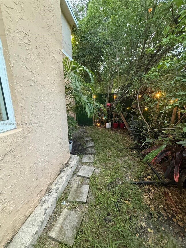 Building Photo - 4210 NW 79th Ave