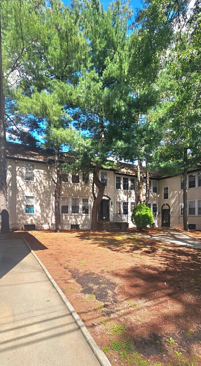 Building Photo - 35 Argonne St