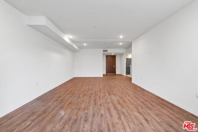 Building Photo - 5245 Santa Monica Blvd
