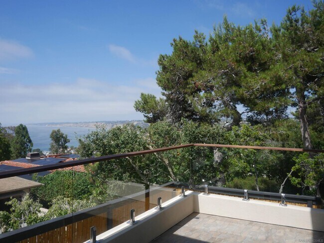 Building Photo - 1637 Kearsarge Rd