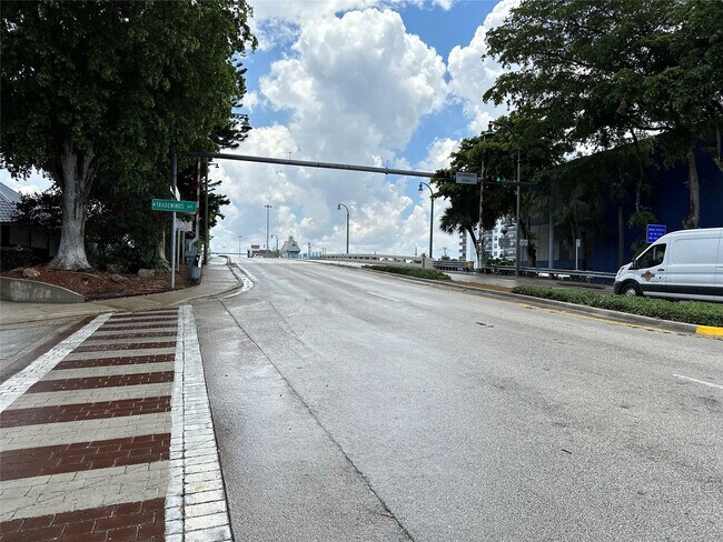 Building Photo - 3220 Oleander Way