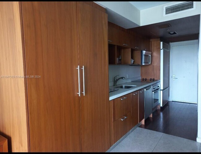 Building Photo - 50 Biscayne Blvd