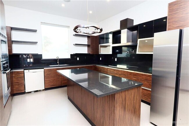 Building Photo - 28 Grovewood Ave