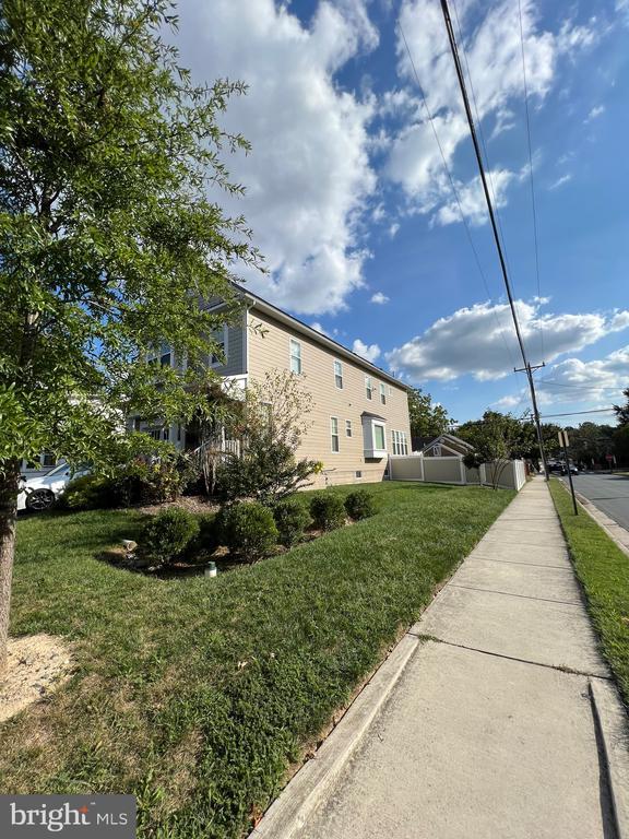 Building Photo - 934 19th St S